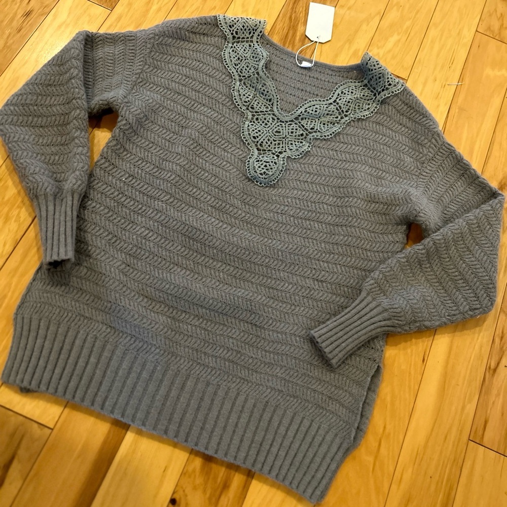 NWT Women’s Hand Woven Gray Sweater with Lace V-Neck - Picture 9 of 14